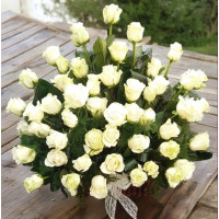 Aranjament floral 51 trandafiri albi